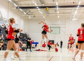 Milena Montonen ja Venla Manni Kangasalan liigajoukkueeseen